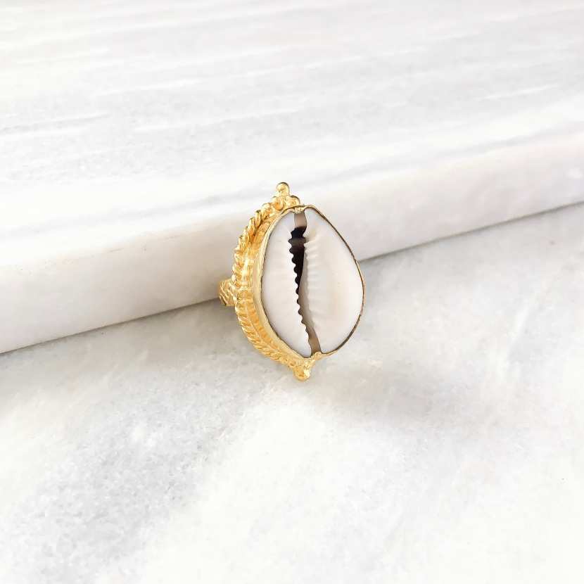 Bague plaque or coquillage cauri